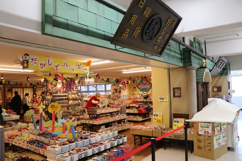 新しく映画のまちに駄菓子屋がオープン！！！  嵐山駅 はんなり 